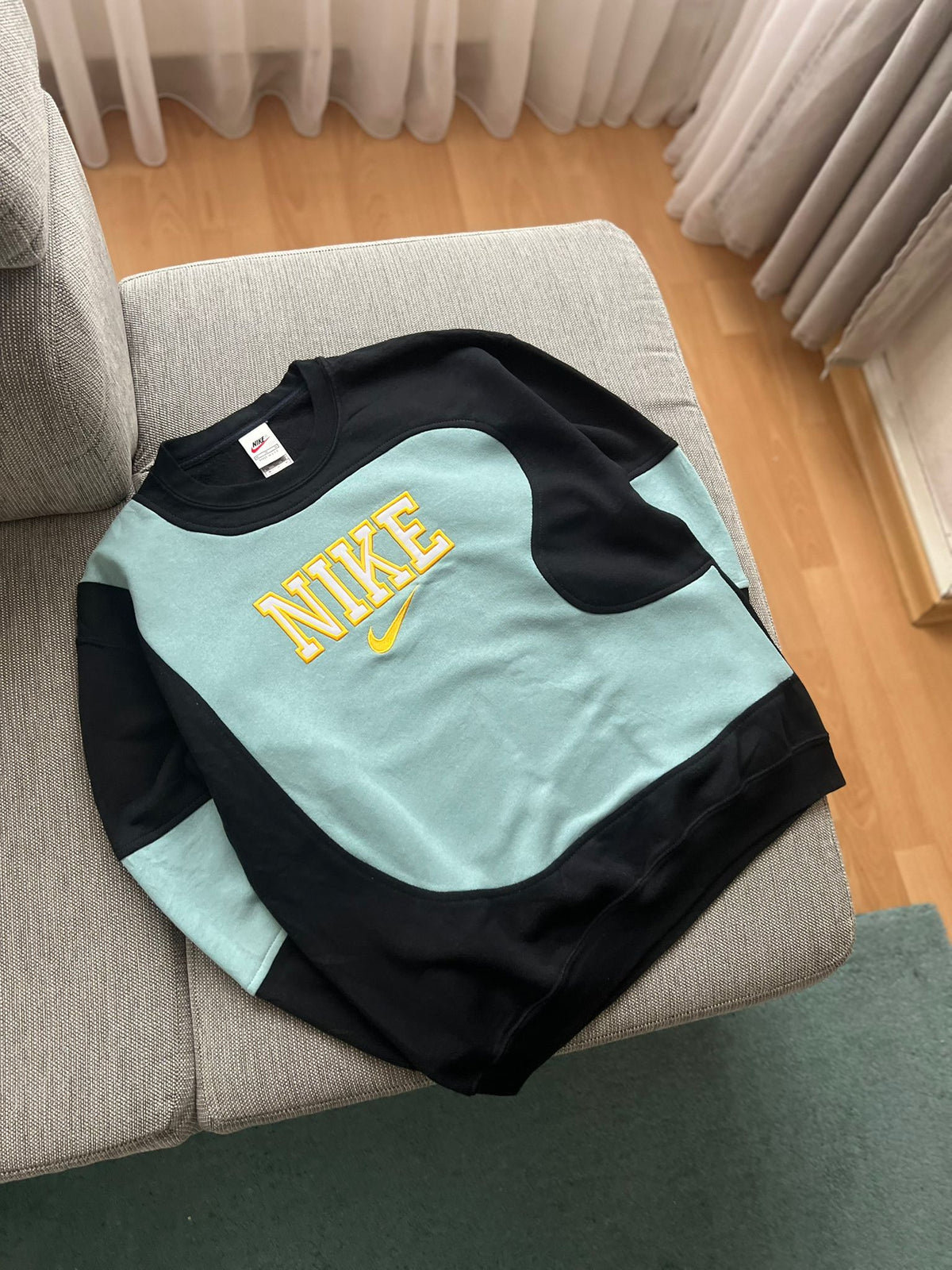 NIKE REWORK VINTAGE STYLE SWEATER A-GRADE